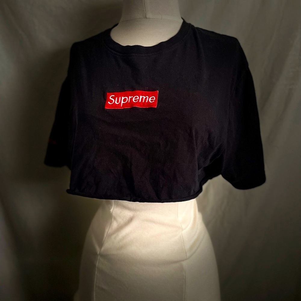 Perfect fit Supreme crop top!